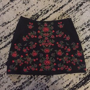 NWT Embroidered Mini ✨